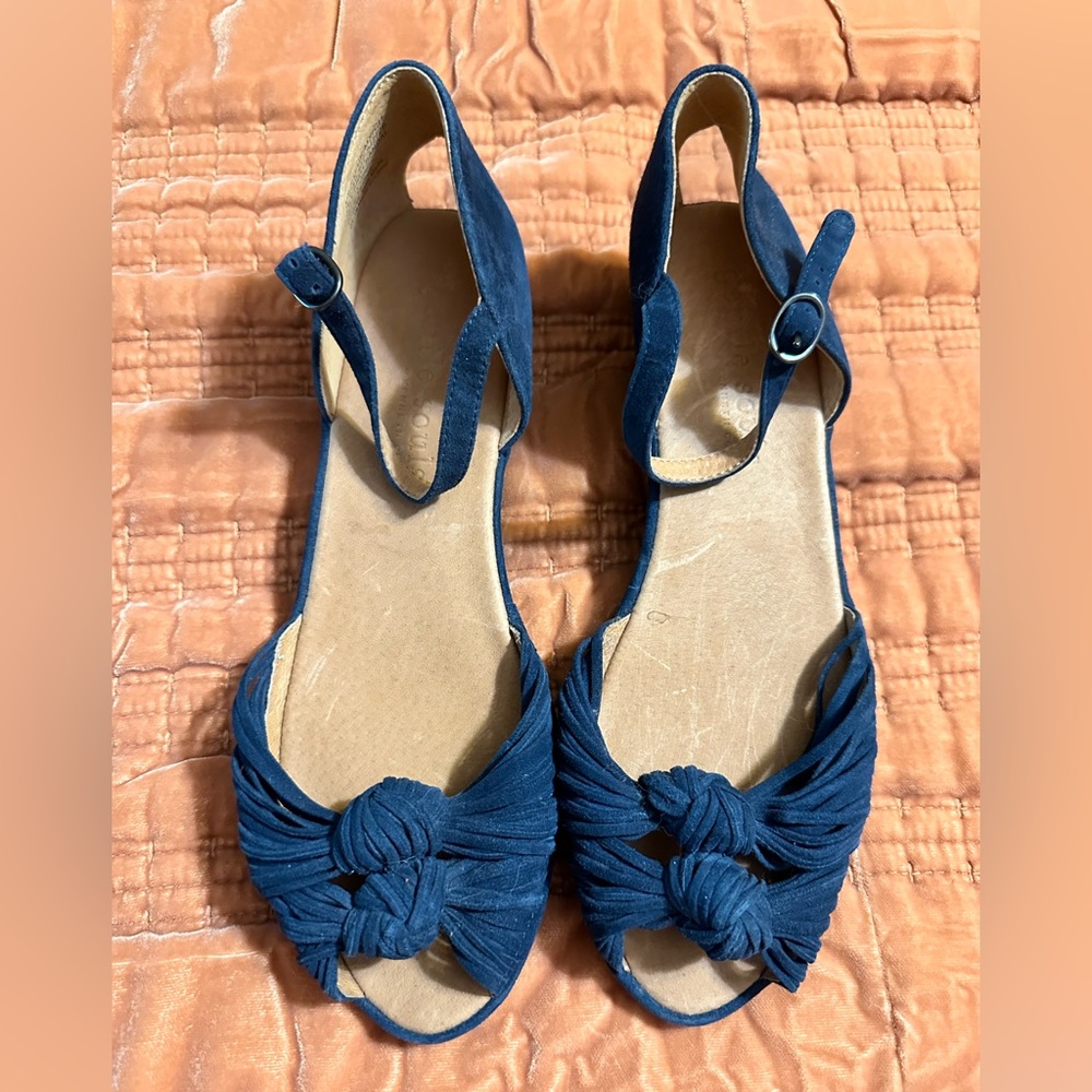 NWT Kenneth Cole Gentle Souls Navy Women's Sandals